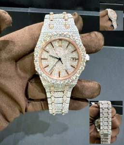 นาฬิกาข้อมือผู้ชายสุดหรู ระบบกันน้ำ 10 บาร์ ตัวเรือนสแตนเลสสตีล สายแบบหัวเข็มขัด หน้าปัดทรงกลมประดับเพชรโมอิสซาไนต์สีโรสโกลด์ VVS1 - Product Image 1