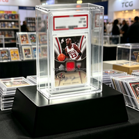 Support de Présentation pour Carte Gradée TCG à Base Unique avec Éclairage LED en Acrylique pour Collection de Cartes à Collectionner et Présentoir de Bureau