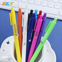Échantillon disponible Promotion pas cher stylo à encre gel avec logo de bureau personnalisé Stylo de presse en plastique