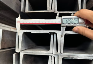 ผู้ผลิตช่องเหล็กสแตนเลส AISI304/316 ชุบผิวด้วยการพ่นทราย ช่องเหล็กสแตนเลส UPN100 กระบวนการผลิตที่แม่นยำ - Product Image 3