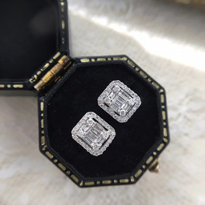 Orecchini quadrati scintillanti per donna, gioielli classici ed eleganti con pavé. - Product Image 3