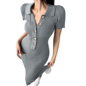 เดรสไหมพรมคอวีทรงเอเข้ารูปแขนสั้นความยาวปานกลางแบบหลวมๆ ผลิตตามสั่งขายส่งสำหรับฤดูร้อน รุ่นใหม่ ปกเสื้อแบบปกเชิ้ต ติดกระดุมแถวเดียว ผ้าวิสโคส/โพลีเอสเตอร์ - Product Image 1