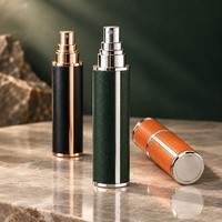 Flacon vaporisateur de parfum en cuir PU de 10 ml, avec garniture en métal argenté, atomiseur de voyage portable, récipient cosmétique rechargeable