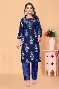 Ensemble coordonné pour femmes, imprimé bleu, tissu polly reyon, kurta avec pantalon, collection Magic, éco-responsable, vente en gros, tailles S à 3XL - Product Image 4