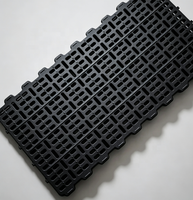 Grille de drainage pour litière d'élevage porcin et avicole, pour la collecte des déchets et l'évacuation du fumier en gros