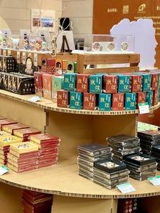 Tùy chỉnh xách tay sắt đảo kệ hiện đại Kraft màu hàng hóa hiển thị lưu trữ đứng cho siêu thị cửa hàng bán lẻ hiển thị - Product Image 2