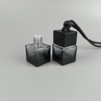 Flacon diffuseur de parfum pour voiture en verre transparent dégradé noir classique avec bouchon en bois noir de 10 ml, pour huiles essentielles et désodorisant suspendu