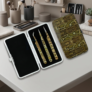 Juego de Pinzas para Pestañas Ijrak Quirúrgicas de 3 Piezas, Punta Lisa de Acero Inoxidable Marrón de 10 mm, Agarre Perfecto, Estuche Metálico con Patrón de Piel de Serpiente - Product Image 5