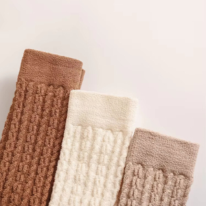 Collants pour bébé Xiangyi en velours épais, couleur unie, antidérapants, respirants, pour l'hiver - Product Image 3
