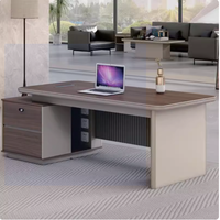 Vente en gros de 2m d'ordinateur de bureau en forme de L et de chaise de patron pour immeuble de bureaux ou chambre à coucher