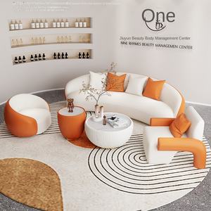 ชุดโซฟาโค้งหรูหราสำหรับสามที่นั่ง พร้อมโต๊ะกาแฟหนังขนาดเล็กด้วยเทคโนโลยีใหม่ สำหรับพื้นที่ต้อนรับร้านเสริมสวย ผ้าคลุมฟองน้ำสำหรับเสื้อผ้า - Product Image 2