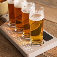 Ensemble de dégustation de bières personnalisé avec 3, 4, 5 ou 6 verres de pub et plateau de service en bois brun foncé avec tableau noir pour France Océan 5
