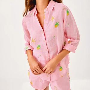 Conjunto de 2 Piezas de Lino para Mujer, Estilo Casual 2025, Camisa de Algodón Bordada y Pantalones Cortos por Encima de la Rodilla, Venta Caliente OEM - Product Image 3