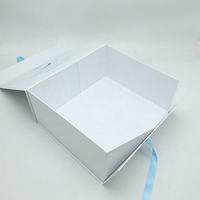 Boîte rigide magnétique pliable haut de gamme, emballage cadeau en carton fait main, design personnalisé pour vêtements et accessoires