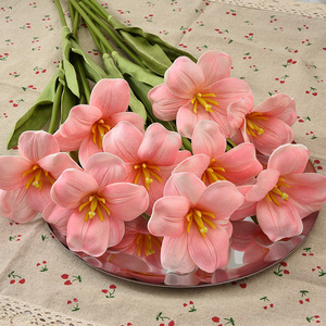 Tulipanes Artificiales Blancos y Rosas de Tacto Natural, Accesorios de Decoración para Bodas y Hogar - Product Image 2