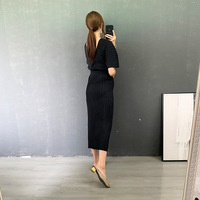Robe noire en polyester de haute qualité pour femmes, élégante, ample, à taille cintrée, plissée style Miyake