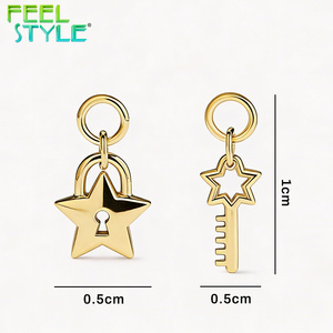 จี้รูปแม่กุญแจและกุญแจสแตนเลสสตีลเคลือบ PVD สีทองหลากสีสันแบบกำหนดเองได้ ดีไซน์รูปดาว สำหรับสร้อยคอ สร้อยข้อมือ และต่างหู - Product Image 4