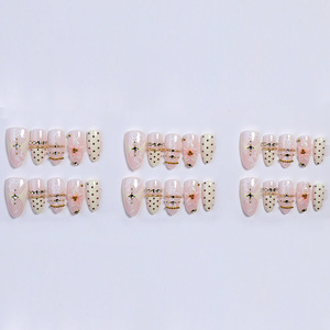 เล็บปลอมลายลูกไม้สีขาวนมสไตล์ใหม่ ประดับลายดอกไม้แกะสลัก 3 มิติ - Product Image 4