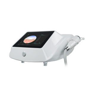 Appareil de Microneedling RF Isolé Plaqué Or avec Quatre Embouts Interchangeables, RF Fractionnel Sous Vide pour Lifting Facial Précis et Traitement des Vergetures - Product Image 4