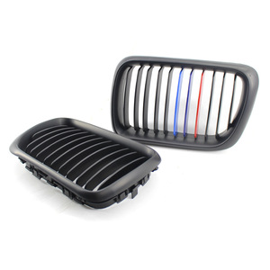 Grille de pare-chocs avant pour E36, noir mat, style M avec bandes bleues et rouges, plastique ABS, neuve pour les séries 3 318i/320i/325i de 1997 à 1999 - Product Image 1