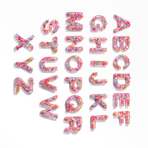 Pendentif Alphabet en Résine Lettres Anglaises DIY Accessoire de Décoration pour Sac et Porte-clés Pièces de Bijoux Artisanaux en Résine Époxy Colorée - Product Image 5