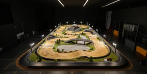 Sistema Modular de Pista de Carreras Todoterreno a Escala 1/10, Obstáculos Intercambiables de Resina, Saltos y Curvas para Competencias de Buggies y Truggies RC - Product Image 4