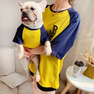 T-shirts assortis mignons avec la lettre B pour le propriétaire et le chien, jaune et bleu, en coton, vêtements de loisirs pour toutes les saisons, ensemble de vêtements pour animaux de compagnie - Product Image 1
