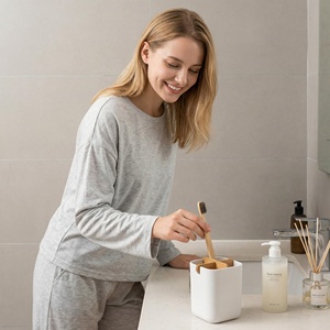 Soporte Ecológico de Bambú para Cepillos de Dientes y Portalápices, Biodegradable, para Hoteles, Oficinas y Baños - Product Image 3