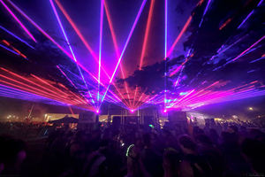 Luz Láser Comercial de Haz Rojo, Verde y Azul, Efecto DMX512 para Fiestas, DJ, Bodas, Discotecas, Escenarios al Aire Libre y Eventos - Product Image 4