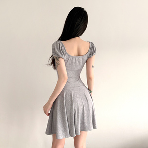 เดรสมินิเดรสทรงเอแขนพองผ้าถักลายริบสำหรับผู้หญิง คอรูปตัวยู แต่งกระดุม ทรงเข้ารูปลำลอง - Product Image 5