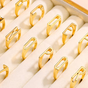 2025แหวนตัวอักษรภาษาอังกฤษแบบเรียบง่ายแหวนสแตนเลสสีทองเงินดีไซน์ทันสมัยสำหรับผู้หญิงเครื่องประดับแหวนแฟชั่นทันสมัย - Product Image 2