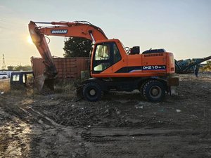 Excavatrice sur pneus importée de Corée, Doosan 210w d'occasion, excavatrices sur pneus coréennes d'occasion Doosan Dh210w-7 Dh210w Dh210-9 - Product Image 2