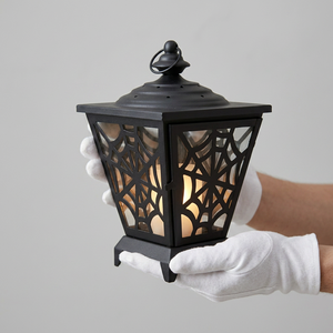 Nouvelles décorations d'Halloween 2026 : Lanterne à bougie en métal noir avec motif toile d'araignée découpée pour table et maison - Product Image 3