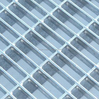 Plateforme de circulation industrielle robuste en acier pressé, antidérapante, haute résistance et facile à entretenir