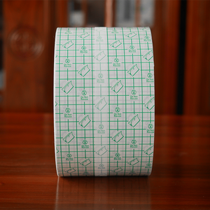Rouleau de pansement de soin de tatouage de marque privée Film adhésif transparent et imperméable Film de protection et de récupération du derme de la seconde peau - Product Image 3