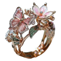 Cincin kupu-kupu paduan logam berlian warna-warni gaya baru terlaris dengan aksen bunga yang indah dan desain ujung yang terpisah