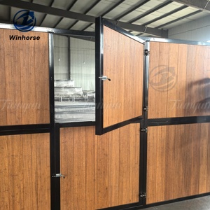 Painel Traseiro de Estábulo para Cavalos de Alta Resistência com Porta, Estrutura Robusta para Controle de Acesso ao Celeiro - Product Image 4