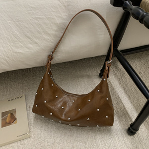 Bolso de Mano Pequeño Vintage para Mujer, Versátil y Moderno, Bolso de Hombro y Axila con Diseño Exclusivo con Tachuelas, Tipo Cubo - Product Image 4
