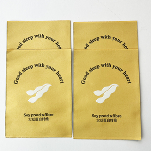 Tùy chỉnh cao cấp Polyester may vá hàng loạt nhỏ dệt Nhãn quần áo với hình chữ nhật thêu và các mẫu hình vuông - Product Image 1