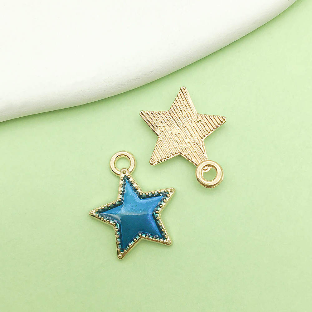 Una estrella azul de cinco puntas con gotas de aceite, 13*15 mm, 0,5 g, 9960 g.