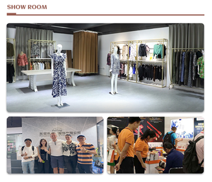 <span class=keywords><strong>Conjunto</strong></span> Deportivo Personalizado de Dos Piezas de Terciopelo para Mujer con Sudadera Corta con Cremallera y Capucha y Pantalones Jogger con Logotipo Bordado - Product Image 6