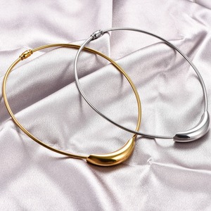 Collar gargantilla vintage de acero inoxidable para mujer, con colgante de tubo, cadena de hueso de serpiente, collar ligero tipo torques, joyería metálica - Product Image 4