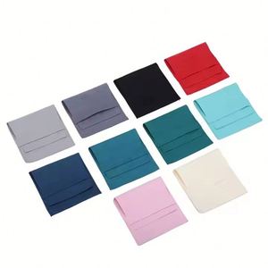 ถุงกำมะหยี่ใส่เครื่องประดับแบบกำหนดเองพร้อมส่ง สีชมพูแดงขนาดเล็ก ถุงผูกเชือกพิมพ์โลโก้ ซองคริสต์มาสขนาดเล็ก สีชมพูแดง กล่องใส่เครื่องประดับ - Product Image 5