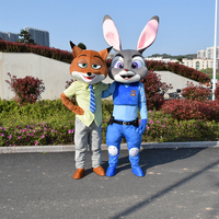 Costume de mascotte pour personnes, personnage de dessin animé Zootopia, lapin Juddy et renard Nick, en marche