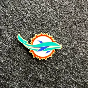 Miami dauphins Badge numérique imprimé métal broche broche sport thème bijoux pour pour épinglette fabricant NFLTeams Logo Offre Spéciale - Product Image 1