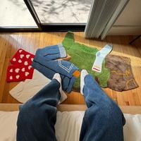 Tapis amusants faits à la main sur mesure Tapis de conception en forme de vêtements irréguliers