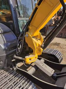 Mini-excavatrice Yanmar 2022, 5,5 tonnes, d'occasion, modèle VIO55-6 avec flèche pivotante et lame de remblaiement. - Product Image 4