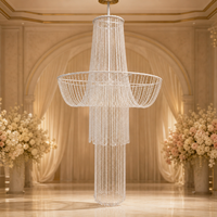 Rideau de perles en cristal décoratif avec cadre métallique, design en cascade superposée - Chandelier romantique et élégant pour mariage