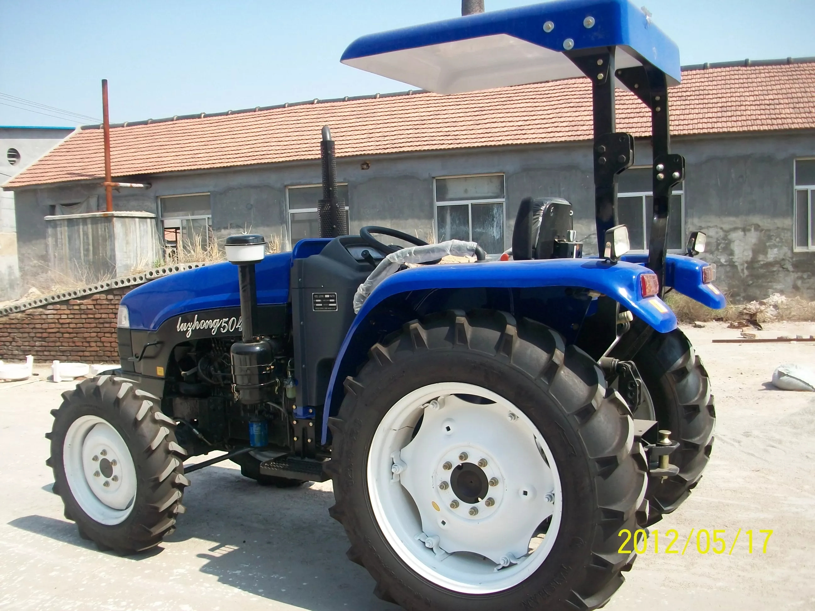 三缸水冷 4x4 轮式 30hp 拖拉机