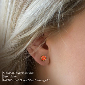 أقراط دائرية من الفولاذ المقاوم للصدأ مطلية بالذهب عيار 14 قيراط مع أحجار زركونيا مكعبة 5 ملم، أقراط من التيتانيوم مع أحجار الزركون لـ12 شهرًا - Product Image 4